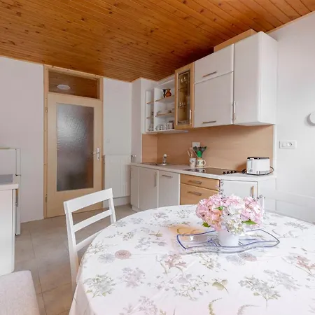 Apartma Mikelj