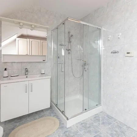 Apartma Mikelj *